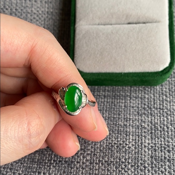 GIA CERTIFIED Jadeite Jade Cabochon Ring - Picture 3 of 9
